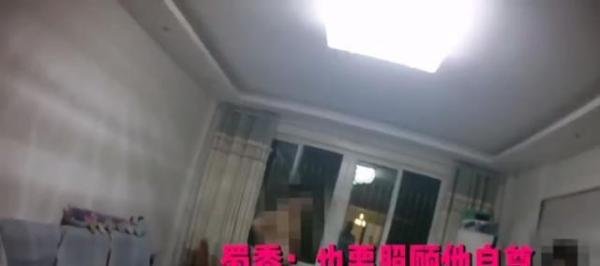 孙子没完成作业奶奶揍儿子 儿子被揍到报警：我妈天天打我