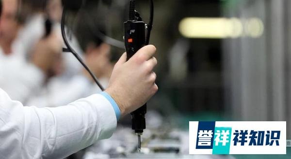 大学生暑假涌向工厂流水线，月入五六千，每天工作十几小时！