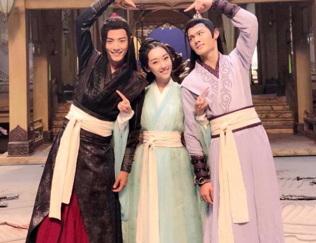 肖战与《陈情令》剧组聚餐，好搭档王一博缺席，你觉得正常吗？