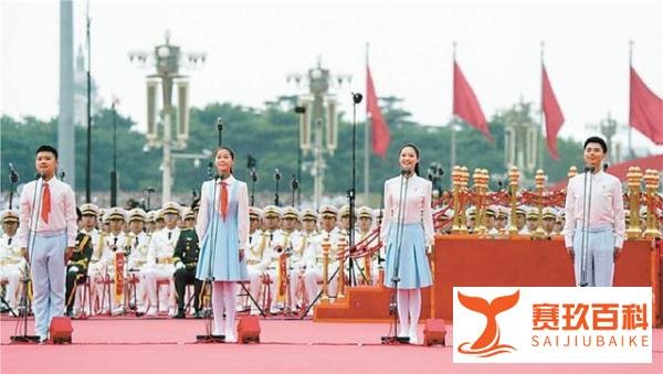 领诵员冯琳为酝酿情感曾去参观红船，被评价：正统正气，老少通吃