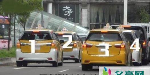 王源遭四辆出租车尾随 在粉丝的包围下才敢下车