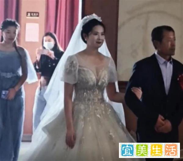 青岛“国泰民安脸”新娘走红,婚庆公司:娶她的是位农村小伙