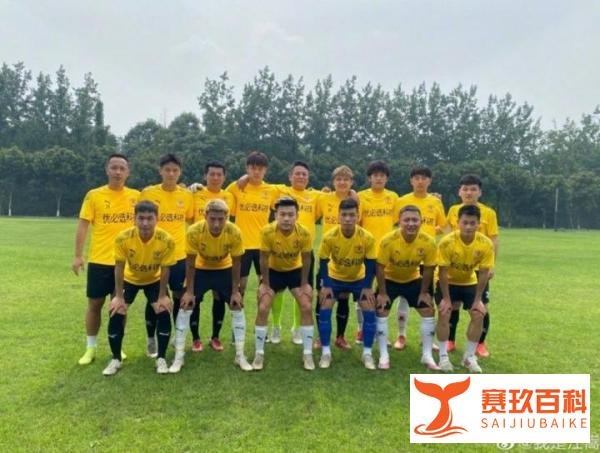 汪嵩晒九牛留守人员与川足U17梯队比赛照片 前国脚张池明在列