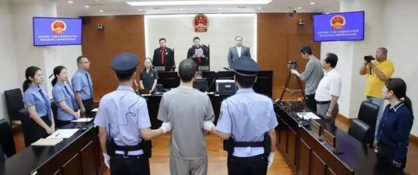 西单大悦城持械杀人案，一审判了死刑