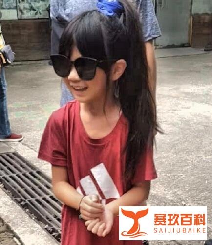 曹格女儿长大啦！又高又瘦，还是那么可爱哟！