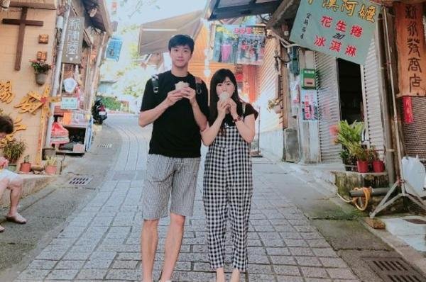 如何看待江宏杰发布动态:与孩子一起为福原爱妈妈庆生!