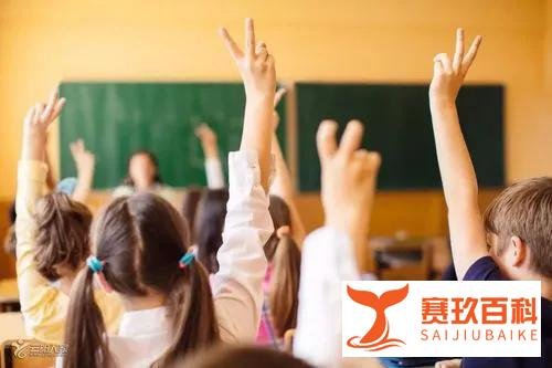 乡村小学招生不足10人宣告停办，官方回应：教育成本过高！