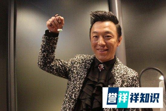 44岁黄渤老婆曝光,恋爱开始已22年依然很恩爱,长得越来越像了