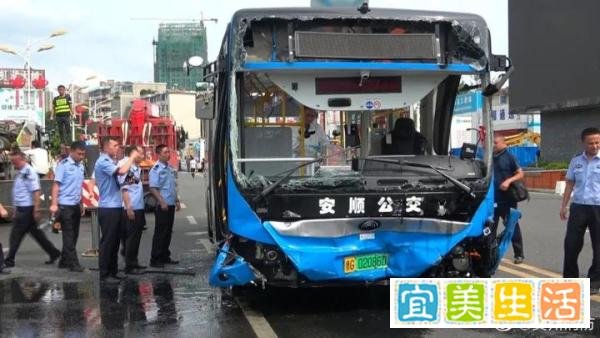 贵州坠湖公交车司机驾龄超20年，在事故中死亡