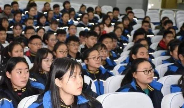 马嘉祺2022年高考365分过线,之前被大V嘲笑去年高考307分还作假