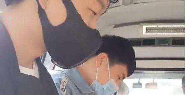 两小伙自驾游途中被拉走隔离，隔离地点居然在精神病院，这下回去咋整啊