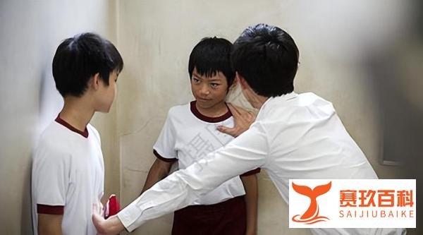 痛心！高校男生被室友杀害，家属发声：因发生口角，被捅多刀致死