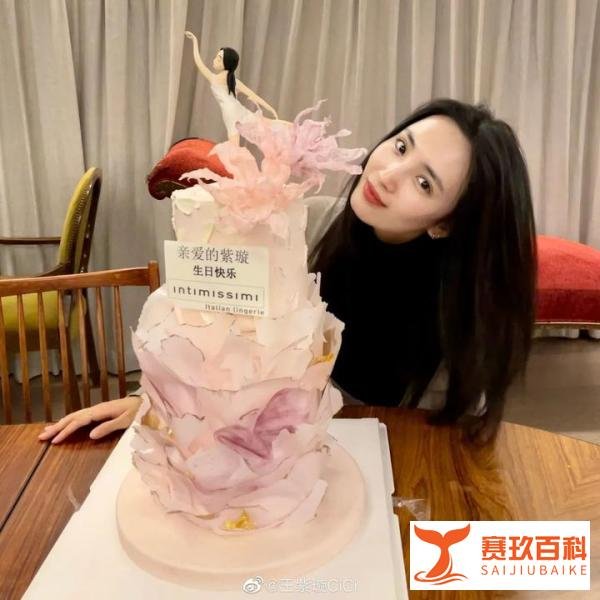 陈国富&王紫璇，莫非又多了一对儿父女恋？资深大导演美女收割机！