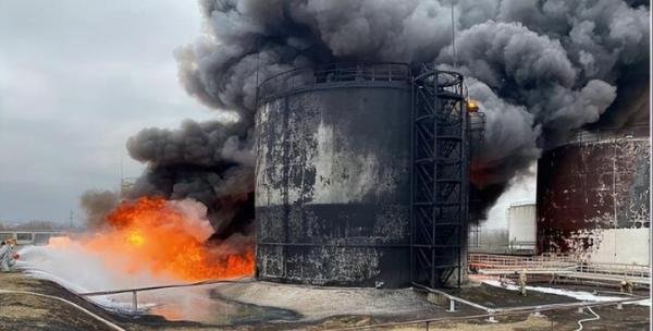 俄本土遭到轰炸，传递了三个很不寻常的信号！