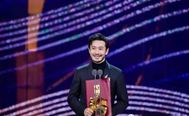 大佬曝黄晓明婚姻内情：杨颖想分，黄晓明不同意，为何不同意？