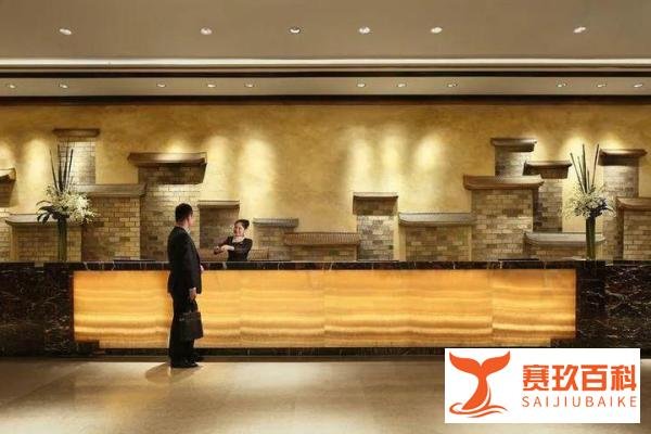 情侣酒店走光索要10倍赔偿,酒店回应:仅开了缝,没看到什么!