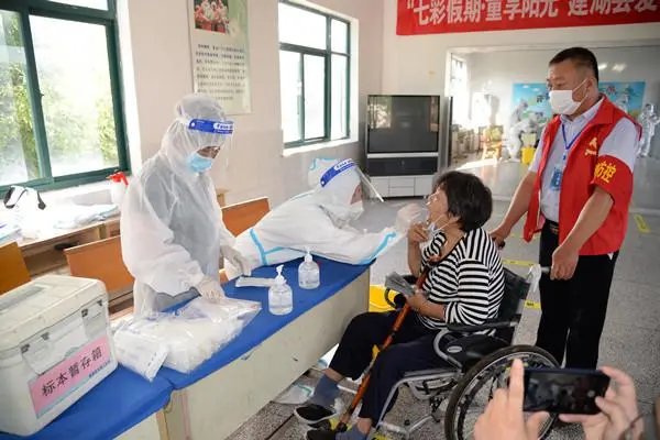 核酸点检测人员罢工,疑因被拖欠工资,欠薪事件为何频频发生?