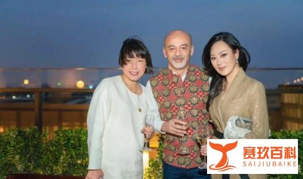 章小蕙上流贵妇的生活,昂贵穿搭下有着曼妙身材,宛如人间尤物!