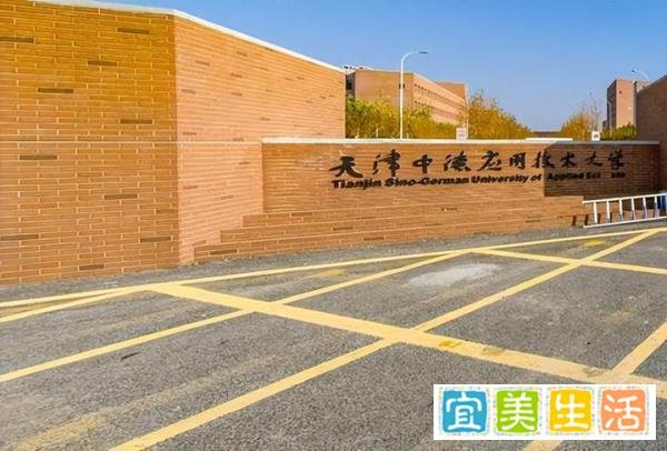 举报助学金被挤男生让网友别转钱了，称自己目前吃饭没有问题！