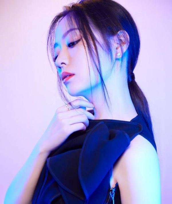 和张靓颖同居？绯闻男友陈秋莳发文帮倒忙，辛苦努力也不能忘词吧