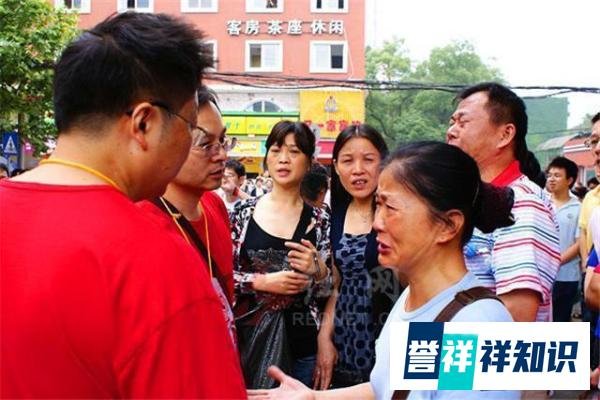 高考前夕,学生哭声一片,最严厉的老师却含泪道歉,发生了什么?