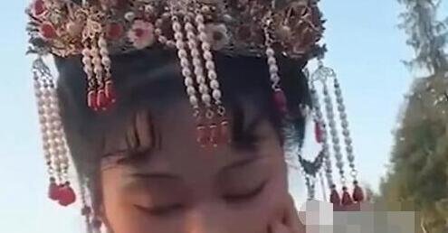 新娘吃席时原地睡着 闻到饭香才醒来 这是咋情况?
