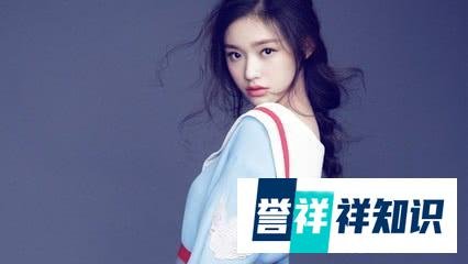 林允街头被偶遇， 打扮靓丽圈粉无数，果然奶茶才是她的最爱