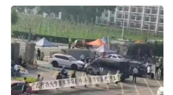 大学生毕业典礼跳楼自杀，导师把毕业设计送给关系户，回应在调查