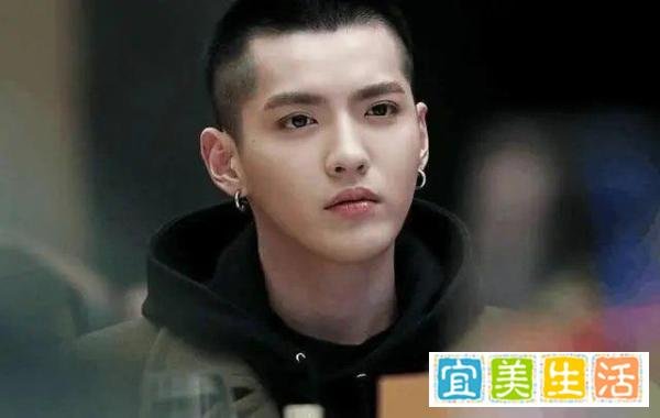 吴亦凡被母亲送进监狱？媒体:正是其母报警 警方介入