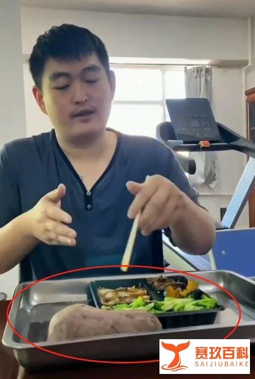 赵本山儿子吃盒饭抽10元烟 兄妹两种作风引网友热议