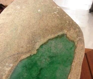 翡翠原石怎样从皮色开到满绿