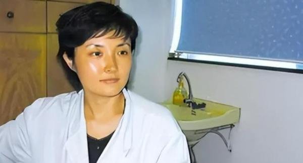 广东中山“美女院长”:家中避孕套堆成山,套不离身,私生活糜烂