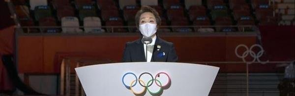 奥运五环上落了一只飞蛾 这是咋情况？