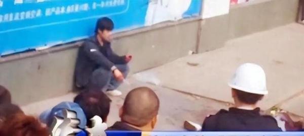 东莞黑中介被杀案：男子捅黑中介7刀，被判枪决，临刑前一言不发