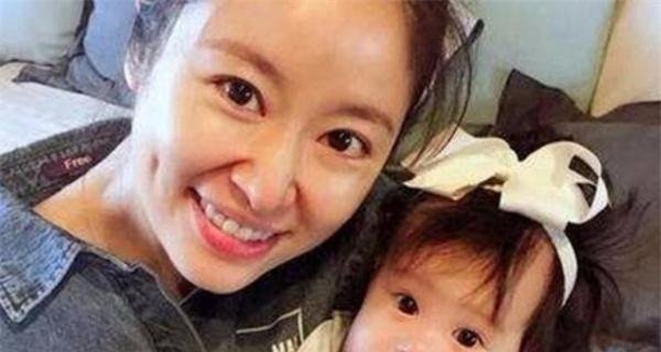 霍建华父女出游照曝光！女儿控十足，格格怕是要“失宠”了