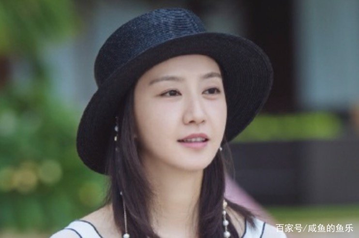 唐一菲开怼姚晨大获全胜，网友力挺底气十足，发六万红包谢粉丝，你如何看？