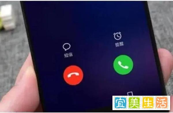 男子求爱被拒换号骚扰女方2年，警方：拘留八日！