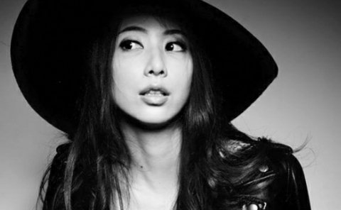 只因拍了一张全家福，再没导演敢找她演戏，还成了众人眼里的骗子，她是谁？