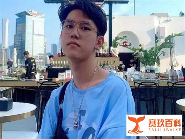 德云社演员被女友曝光出轨,晒证据怒锤对方,恋爱期间还找她拿钱