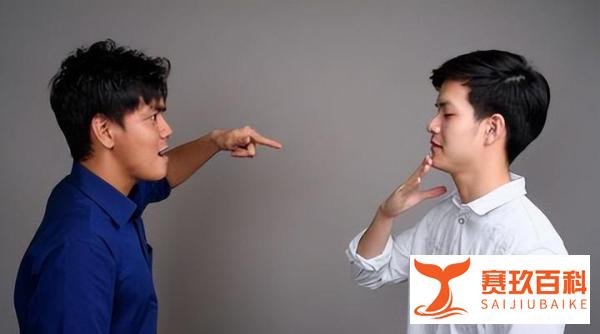 痛心！高校男生被室友杀害，家属发声：因发生口角，被捅多刀致死