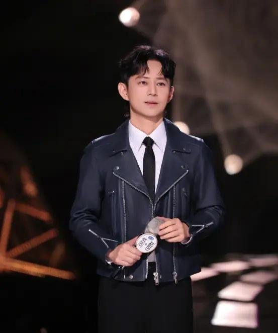 亚当淘汰海来阿木，一期就走人！观众：这咋就不过瘾呢？