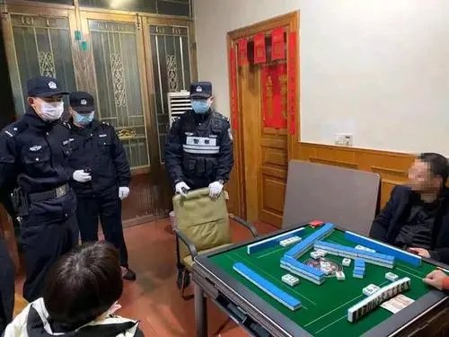 北京夫妻发热后邀人打牌被刑事立案，他们将会面临什么处罚？