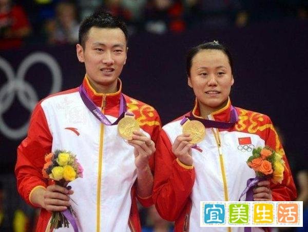 羽毛球奥运冠军宣布婚讯却遭冷遇！妻子是前女友闺蜜，劈腿或实锤