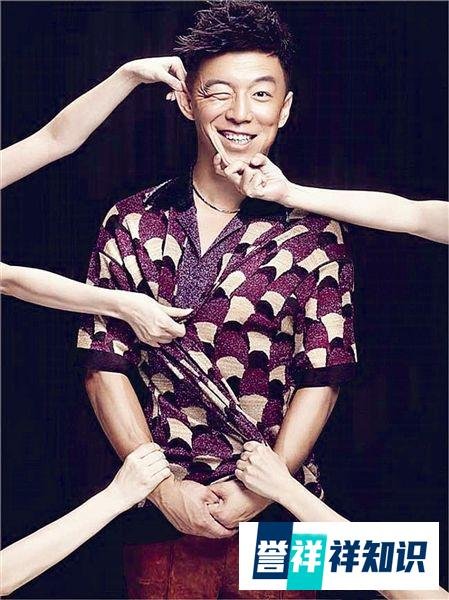 44岁黄渤老婆曝光，恋爱开始已22年依然很恩爱，长得越来越像了