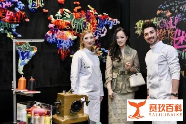章小蕙上流贵妇的生活，昂贵穿搭下有着曼妙身材，宛如人间尤物！