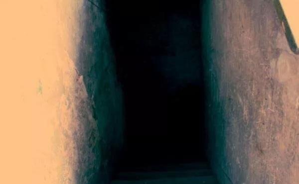 北京真实灵异事件：鬼屋半夜传出哭声，当场吓疯路过的老太太