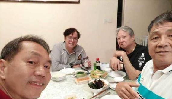 不敢想象，洪金宝曾被称为“最灵活的胖子”，如今竟然瘦到脱相