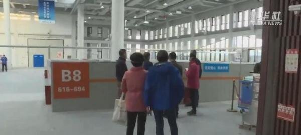 援沪医疗队总人数约一万人 这是咋情况？