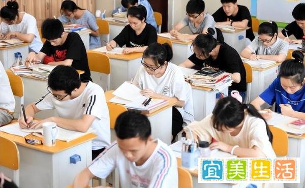 人民日报评高考迟到破例入场：破例入场于法有据，为“温情”点赞