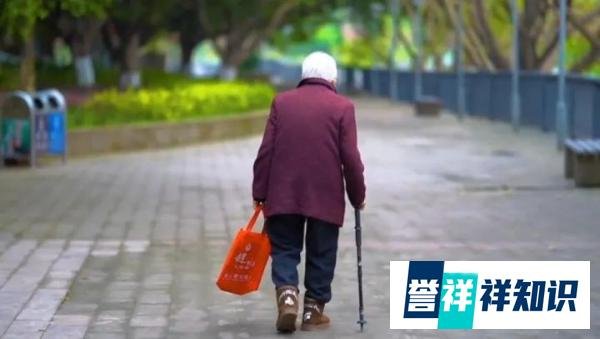 上海70岁老太被拾荒老头PUA，还被骗走82万养老钱